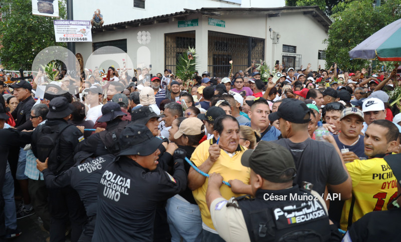 GYE-PROCESION CRISTO CONSUELO