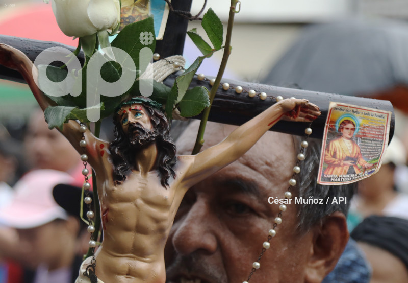 GYE-PROCESION CRISTO CONSUELO