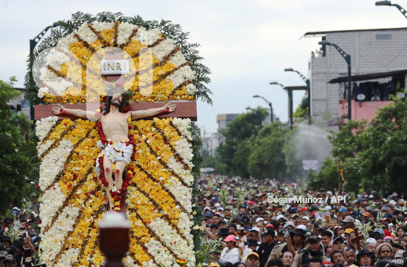 GYE-PROCESION CRISTO CONSUELO