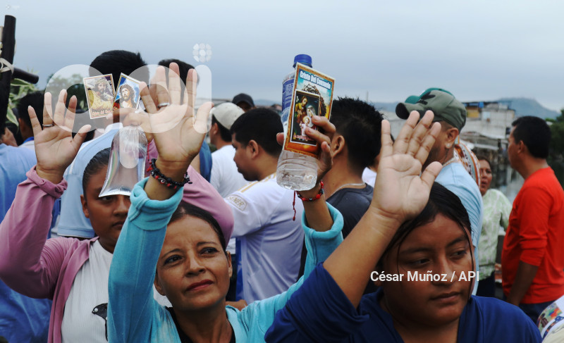 GYE-PROCESION CRISTO CONSUELO