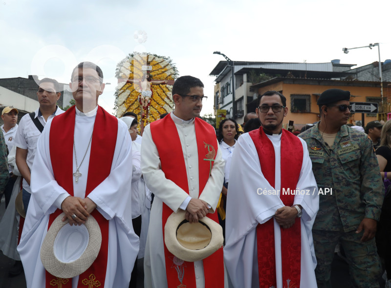GYE-PROCESION CRISTO CONSUELO