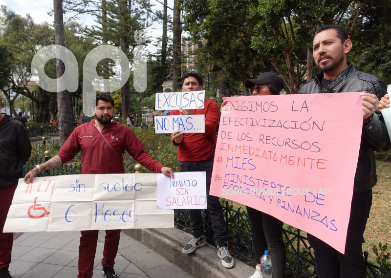CUENCA-PLANTON-GRUPOS VULNERABLES CONTRA EL MIESS