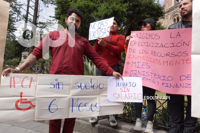 CUENCA-PLANTON-GRUPOS VULNERABLES CONTRA EL MIESS