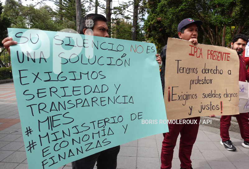 CUENCA-PLANTON-GRUPOS VULNERABLES CONTRA EL MIESS