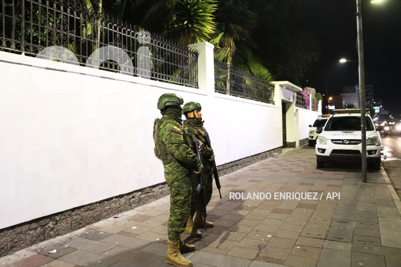 AMBIENTE-EMBAJADA-MEXICO