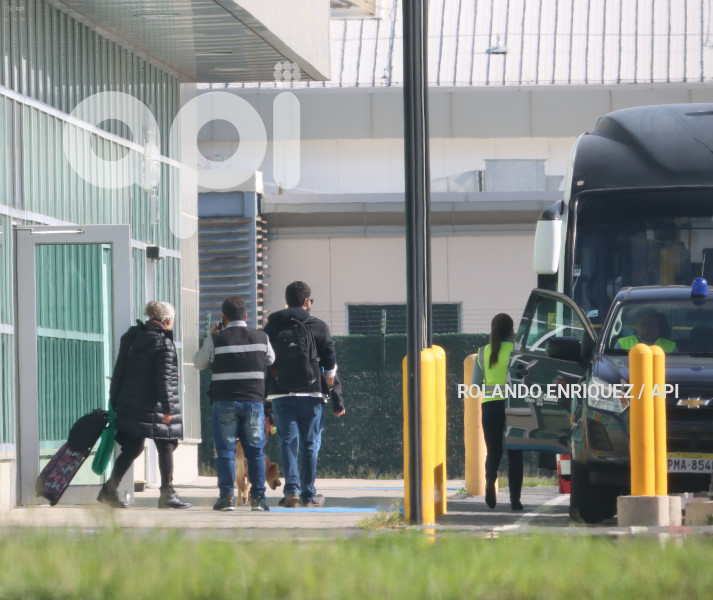 FUNCIONARIOS-MEXICANOS-ABANDONAN-ECUADOR