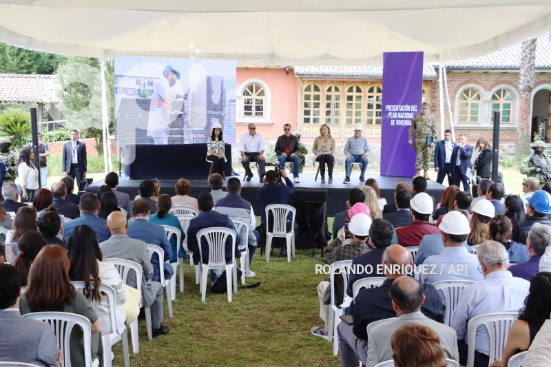 NOBOA-PLAN-NACIONAL-VIVIENDA