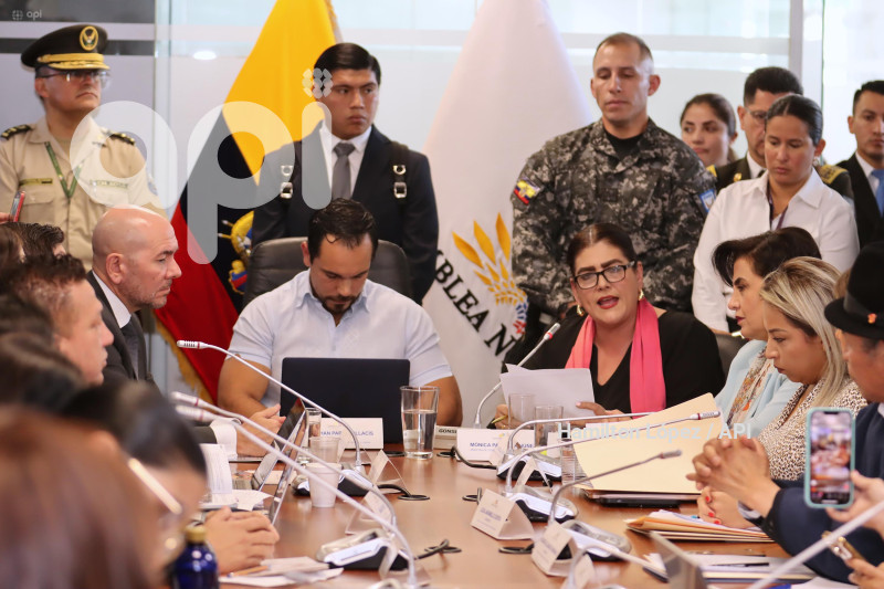 UIO-MINISTROS-COMISION-RELACIONES-INTERNACIONALES