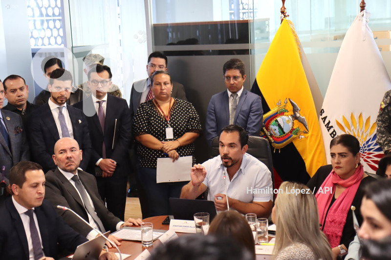 UIO-MINISTROS-COMISION-RELACIONES-INTERNACIONALES