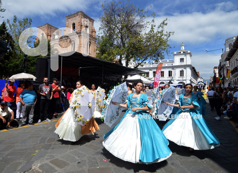 CUENCA-DESFILE ESTUDIANTIL-FISTAS DE CUENCA