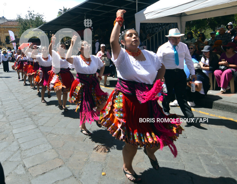 CUENCA-DESFILE ESTUDIANTIL-FISTAS DE CUENCA