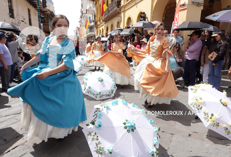 CUENCA-DESFILE ESTUDIANTIL-FISTAS DE CUENCA