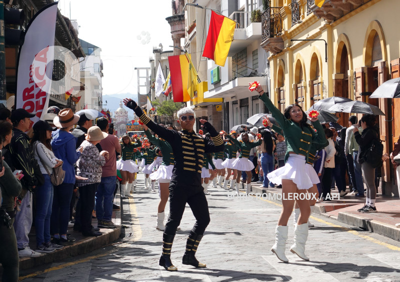 CUENCA-DESFILE ESTUDIANTIL-FISTAS DE CUENCA