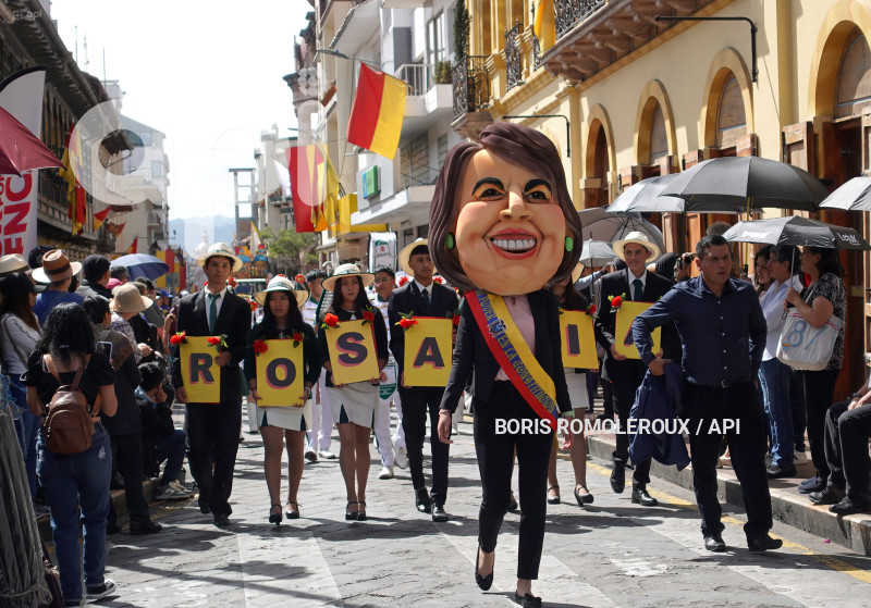 CUENCA-DESFILE ESTUDIANTIL-FISTAS DE CUENCA