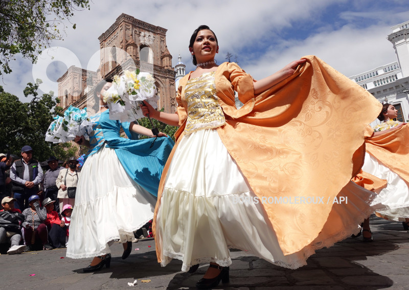 CUENCA-DESFILE ESTUDIANTIL-FISTAS DE CUENCA