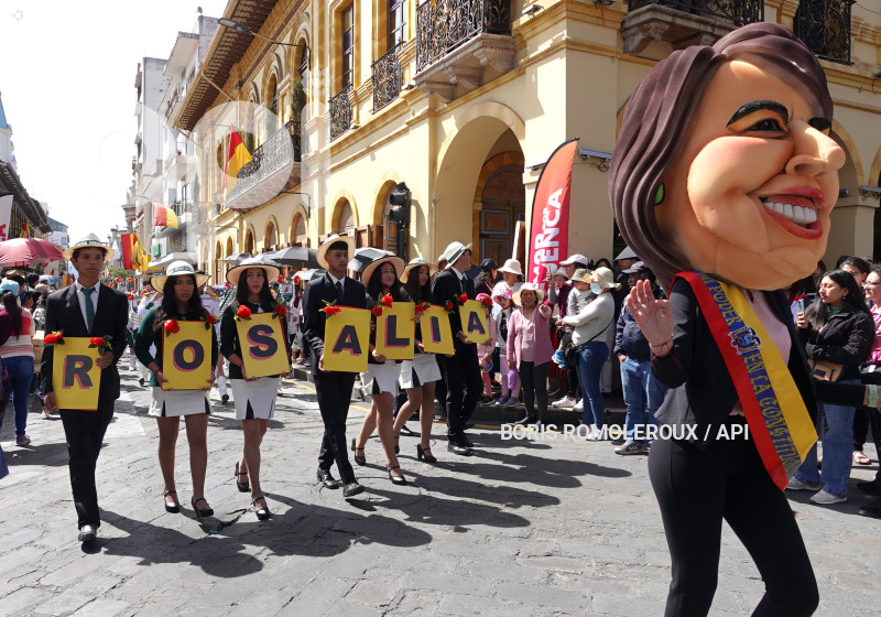CUENCA-DESFILE ESTUDIANTIL-FISTAS DE CUENCA