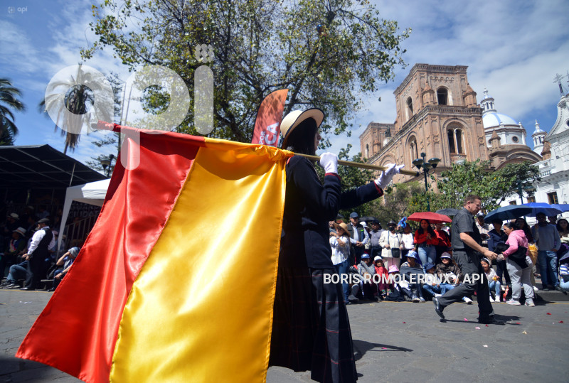 CUENCA-DESFILE ESTUDIANTIL-FISTAS DE CUENCA