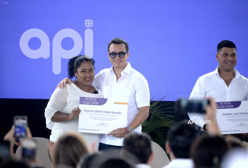 GYE-ENTREGA BECAS
