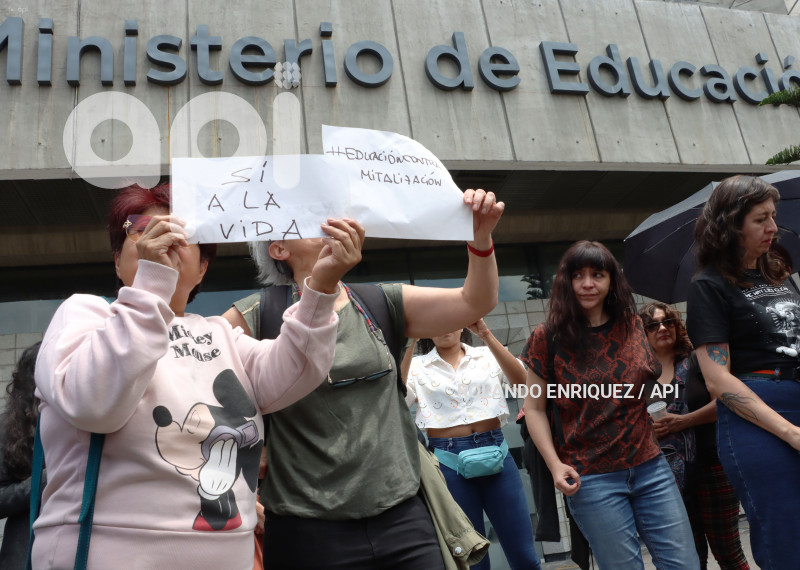MAESTROS-CONTRA-MILITARIZACIÓN