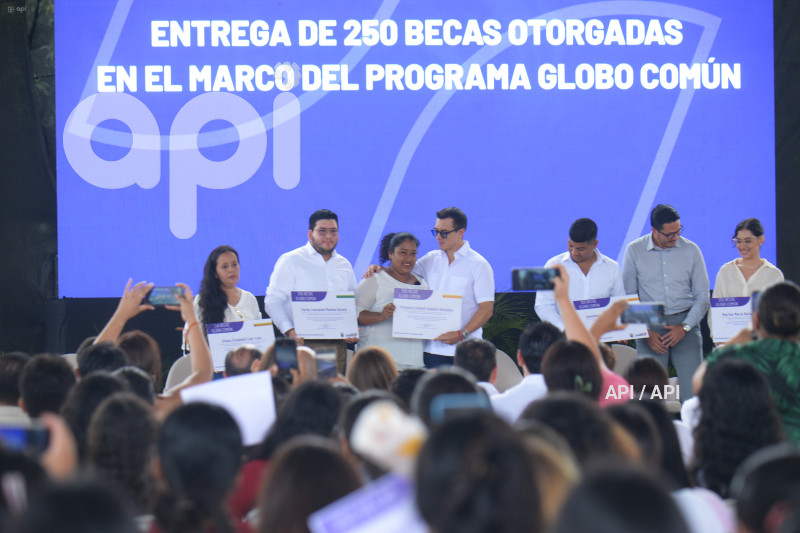 GYE-ENTREGA BECAS
