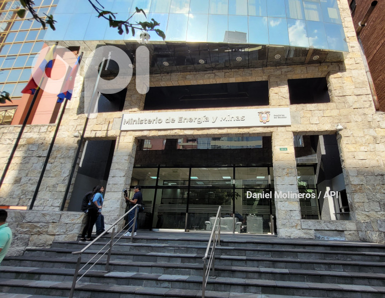 MINISTERIO DE ENERGIA Y MINAS ROBERTO LUQUE