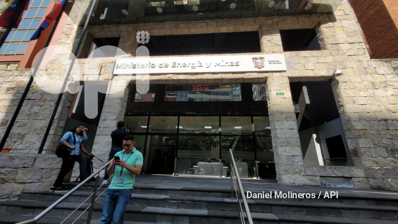 MINISTERIO DE ENERGIA Y MINAS ROBERTO LUQUE