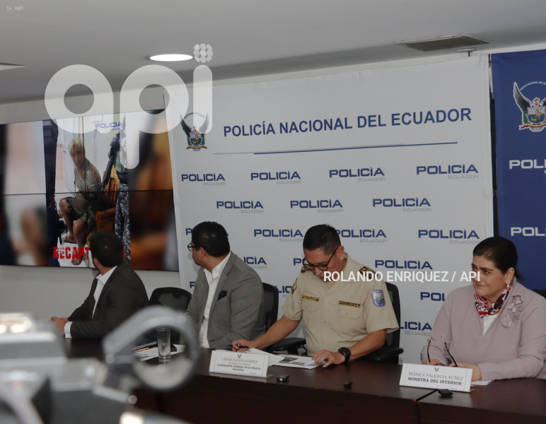 COMANDANTE-MINISTRA-DETENCION-COLON-PICO