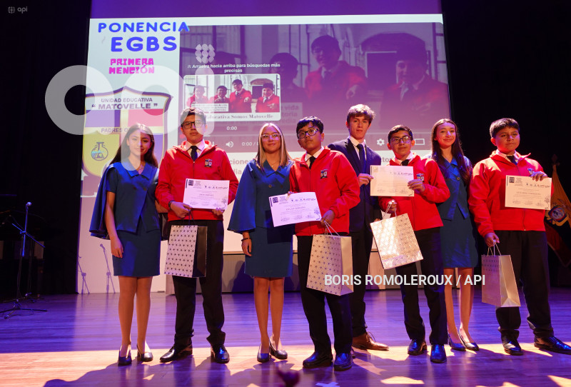 CUENCA-PREMIACION-ENCUENTRO LITERATURA