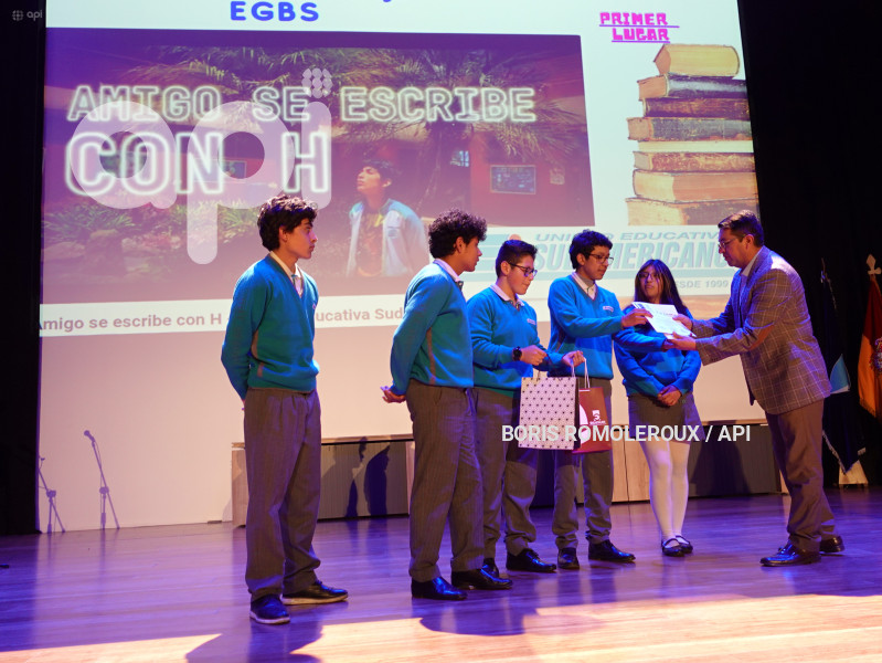 CUENCA-PREMIACION-ENCUENTRO LITERATURA