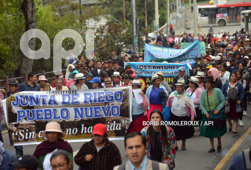 CUENCA-MARCHA CONTRA MINERAS-A FAVOR DEL AGUA