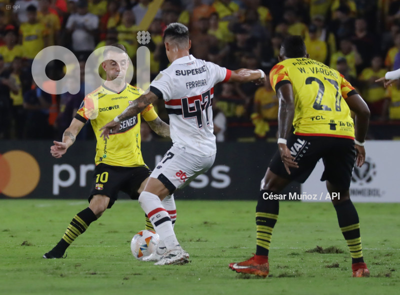 FBL-LIBERTADORES-BARCELONA-SAO PAULO