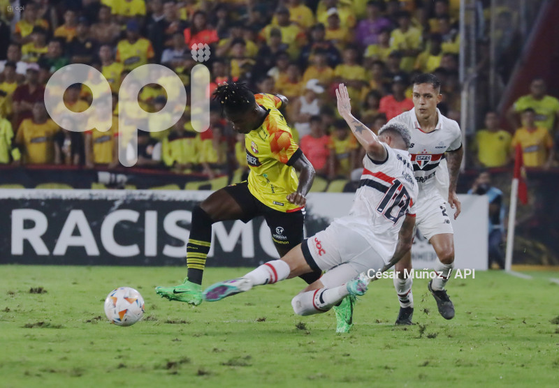 FBL-LIBERTADORES-BARCELONA-SAO PAULO