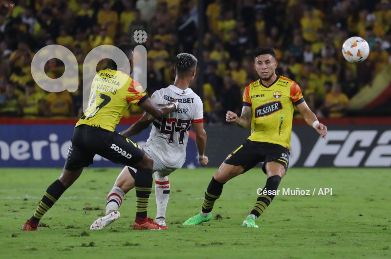FBL-LIBERTADORES-BARCELONA-SAO PAULO