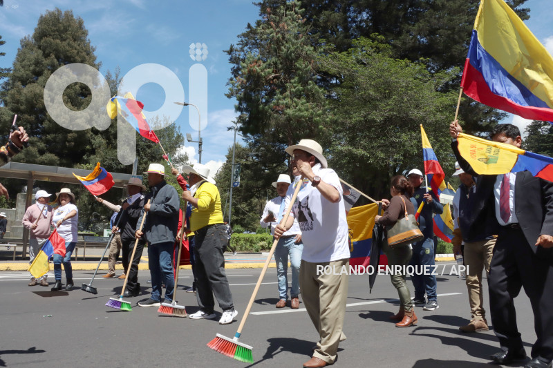 MARCHAS-APOYO-FISCAL-DIANA-SALAZAR