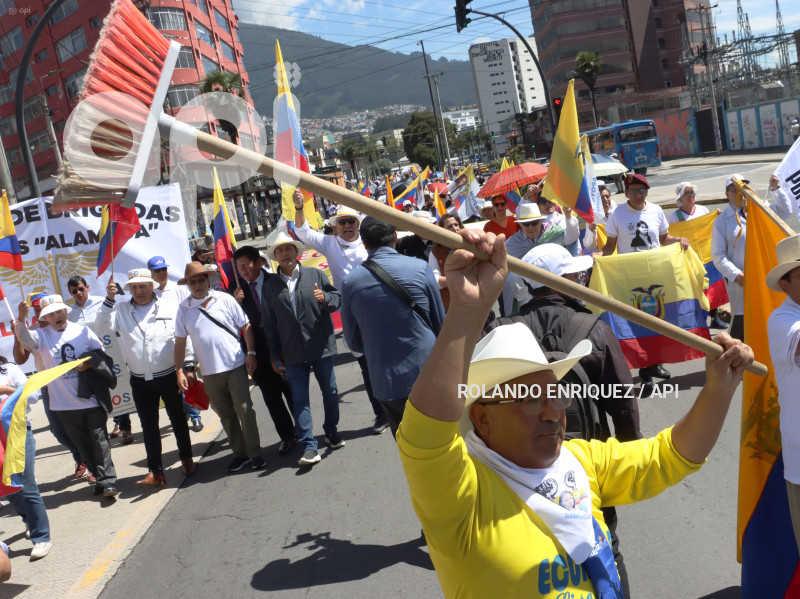 MARCHAS-APOYO-FISCAL-DIANA-SALAZAR