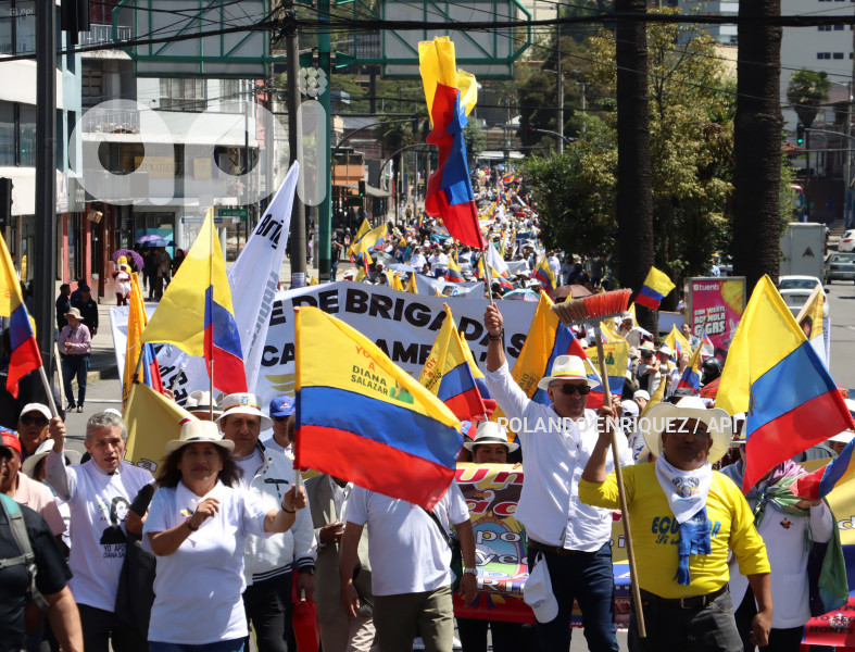 MARCHAS-APOYO-FISCAL-DIANA-SALAZAR