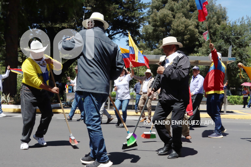 MARCHAS-APOYO-FISCAL-DIANA-SALAZAR