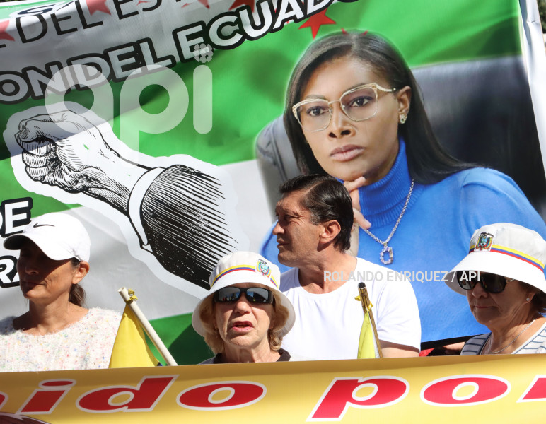 MARCHAS-APOYO-FISCAL-DIANA-SALAZAR