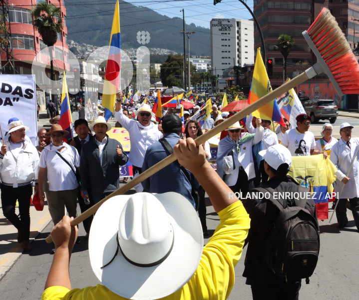MARCHAS-APOYO-FISCAL-DIANA-SALAZAR