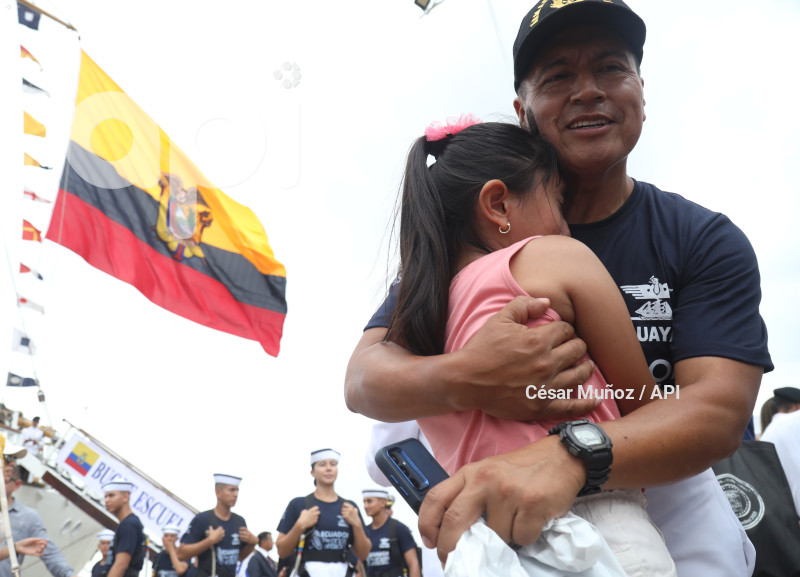 GYE-ZARPE BUQUE ESCUELA GUAYAS