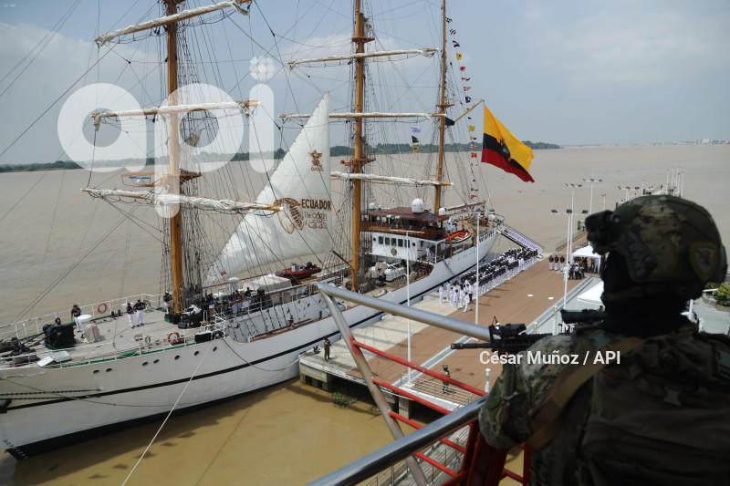 GYE-ZARPE BUQUE ESCUELA GUAYAS