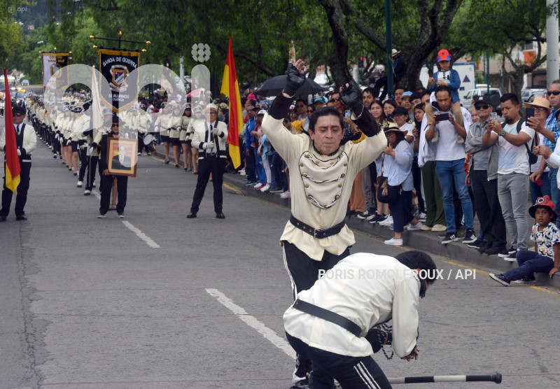 CUENCA-DESFILE-160 AÑOS-BENIGNO MALO