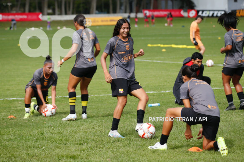 FBL-SUPERLIGA-FEMENINA - EL NACIONAL-BARCELONA S.C.