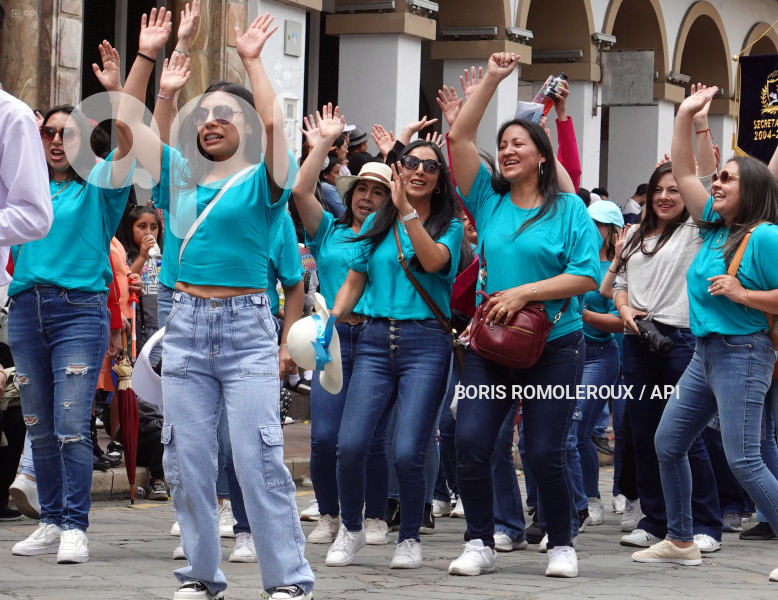 CUENCA-DESFILE-100 AÑOS-HERLINDA TORAL