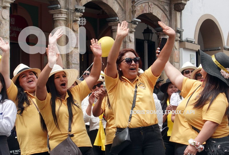 CUENCA-DESFILE-100 AÑOS-HERLINDA TORAL