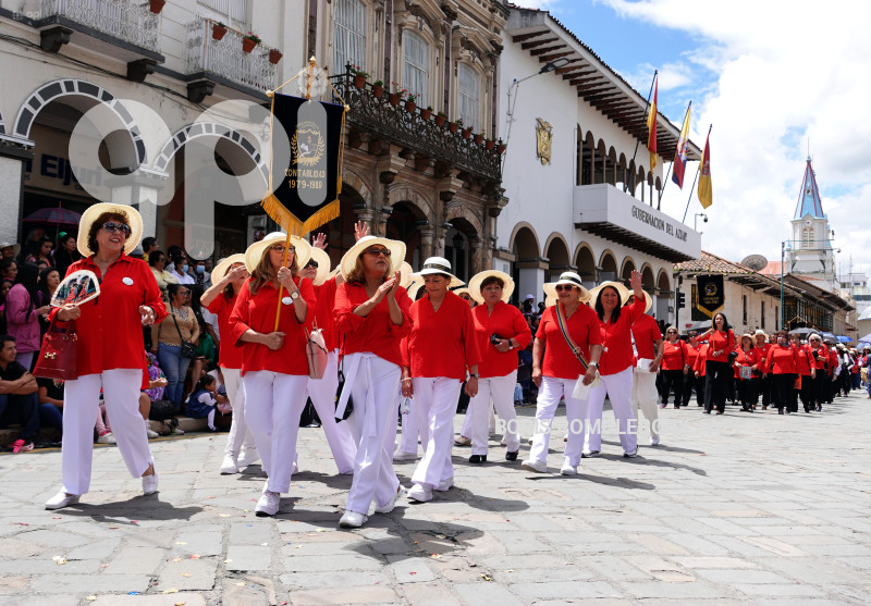 CUENCA-DESFILE-100 AÑOS-HERLINDA TORAL