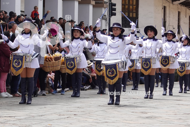 CUENCA-DESFILE-100 AÑOS-HERLINDA TORAL
