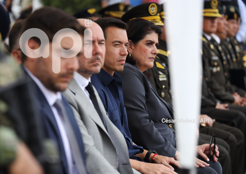 GYE-CONDECORACION POLICIAS
