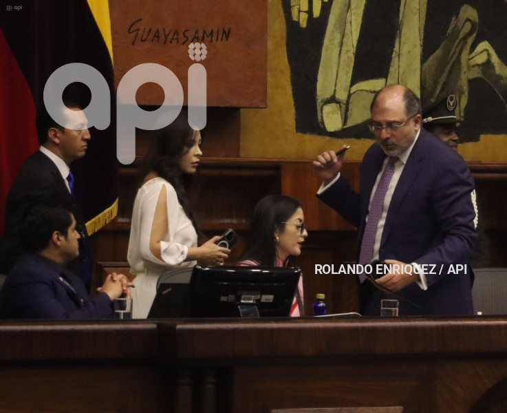 ASAMBLEA-KRONFLE-PAMELA-AGUIRRE