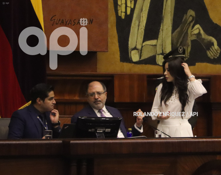 ASAMBLEA-KRONFLE-PAMELA-AGUIRRE